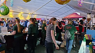 Cocktails und Crepes von der Stadt-Garde