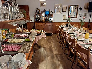 Frühstück im Restaurant Zum, Fässchen