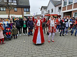 Karnevalistisches Treiben auf dem Merler Dorfplatz