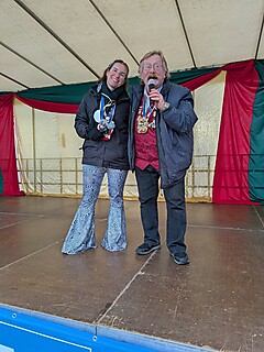 Karnevalistisches Treiben auf dem Merler Dorfplatz