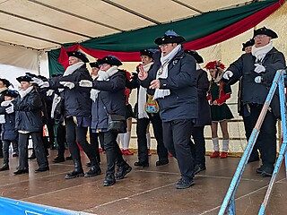 Karnevalistisches Treiben auf dem Merler Dorfplatz