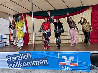 Karnevalistisches Treiben auf dem Merler Dorfplatz