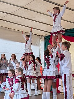 Karnevalistisches Treiben auf dem Merler Dorfplatz