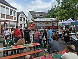 Geburtstagsparty auf dem Merler Dorfplatz