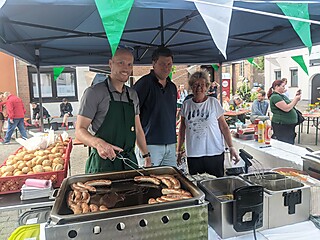Geburtstagsparty auf dem Merler Dorfplatz