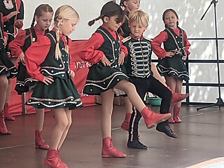 Geburtstagsparty auf dem Merler Dorfplatz