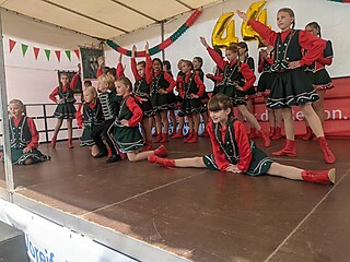 Geburtstagsparty auf dem Merler Dorfplatz