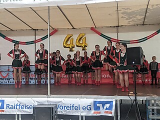 Geburtstagsparty auf dem Merler Dorfplatz
