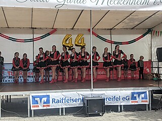 Geburtstagsparty auf dem Merler Dorfplatz