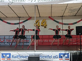Geburtstagsparty auf dem Merler Dorfplatz