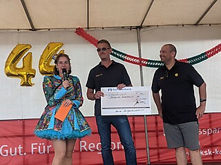 Geburtstagsparty auf dem Merler Dorfplatz