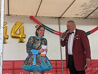 Geburtstagsparty auf dem Merler Dorfplatz