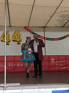 Geburtstagsparty auf dem Merler Dorfplatz