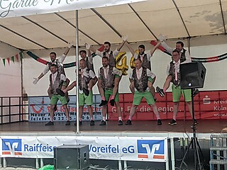 Geburtstagsparty auf dem Merler Dorfplatz