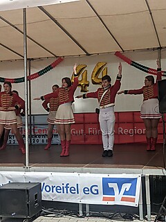 Geburtstagsparty auf dem Merler Dorfplatz