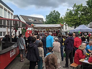 Geburtstagsparty auf dem Merler Dorfplatz