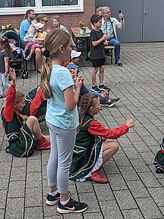 Geburtstagsparty auf dem Merler Dorfplatz