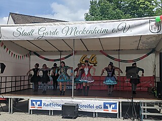 Geburtstagsparty auf dem Merler Dorfplatz