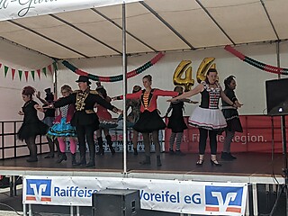 Geburtstagsparty auf dem Merler Dorfplatz