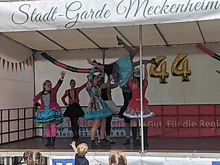 Geburtstagsparty auf dem Merler Dorfplatz