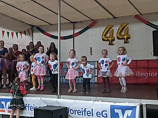 Geburtstagsparty auf dem Merler Dorfplatz