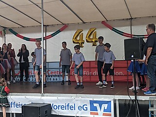 Geburtstagsparty auf dem Merler Dorfplatz