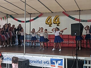 Geburtstagsparty auf dem Merler Dorfplatz