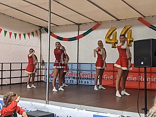Geburtstagsparty auf dem Merler Dorfplatz