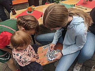 Geburtstagsparty auf dem Merler Dorfplatz