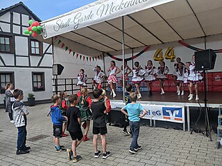 Geburtstagsparty auf dem Merler Dorfplatz