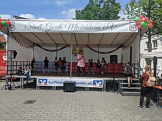 Geburtstagsparty auf dem Merler Dorfplatz