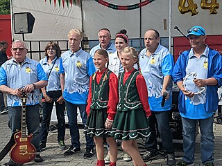 Geburtstagsparty auf dem Merler Dorfplatz