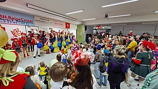 Jecke Kids feierten in Merl