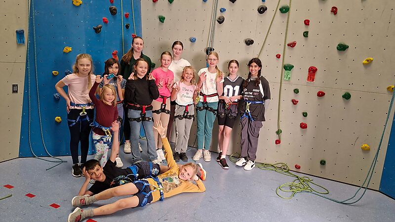 Sportpoint Meckenheim hat eingeladen:Die Kinder- und Jugendgruppe zu Besuch in der Kletterhalle