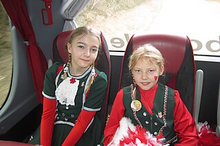 Weiberfastnacht unterwegs mit der Stadt-Garde